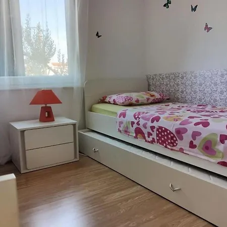 Lejlighed In Tribunj With Balcony, Air Conditioning, Wifi, Washing Machine 5040-1 Tribalj