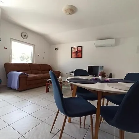 In Tribunj With Balcony, Air Conditioning, Wifi, Washing Machine 5040-1 Apartment Tribunj (Sibenik-Knin)