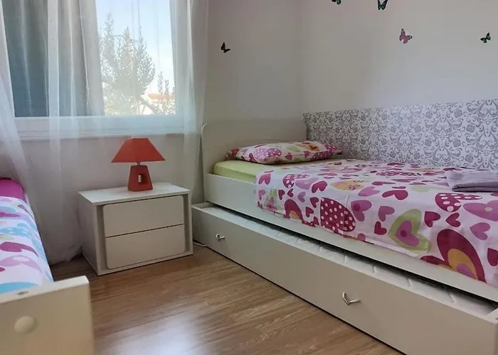 Appartamento In Tribunj With Balcony, Air Conditioning, Wifi, Washing Machine 5040-1 Tribalj