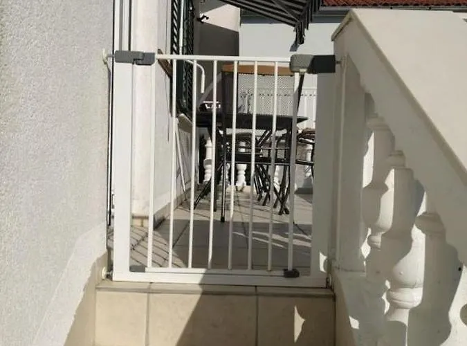 Appartamento In Tribunj With Balcony, Air Conditioning, Wifi, Washing Machine 5040-1