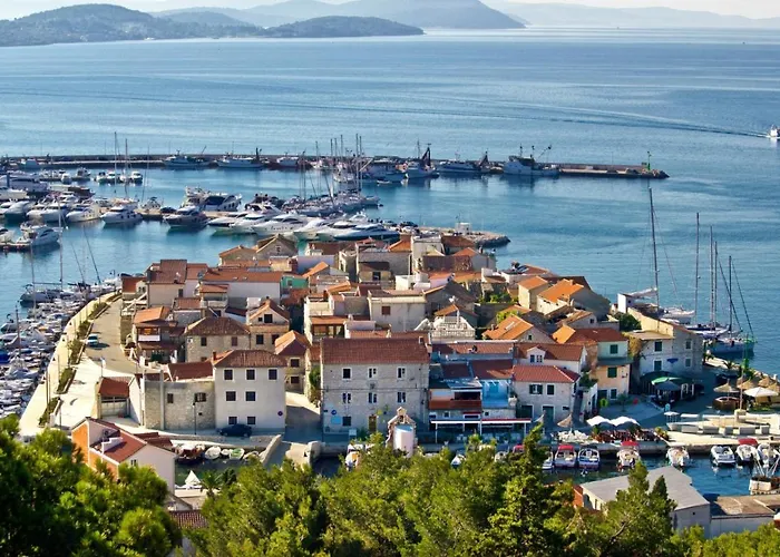 Appartamento In Tribunj With Balcony, Air Conditioning, Wifi, Washing Machine 5040-1